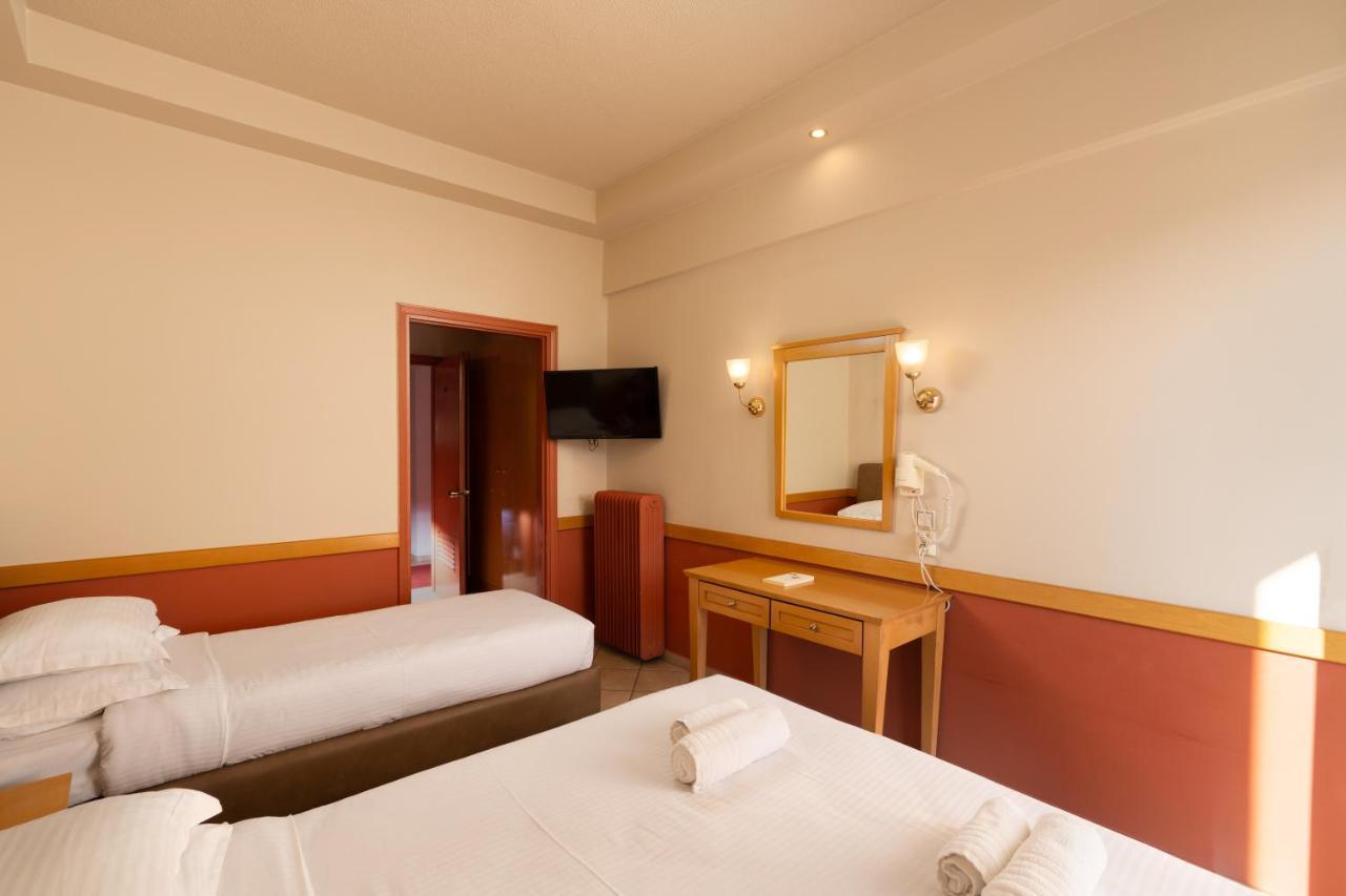 Hotel Ntinas Tríkala Esterno foto