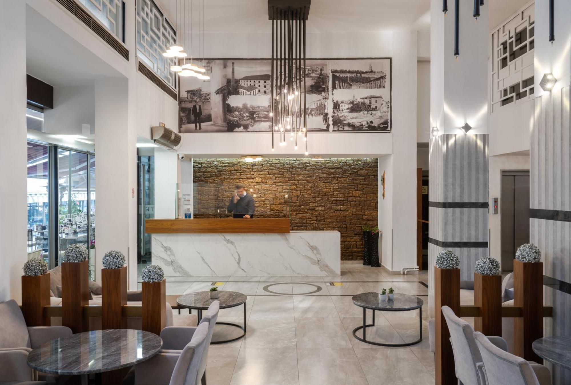Hotel Ntinas Tríkala Esterno foto